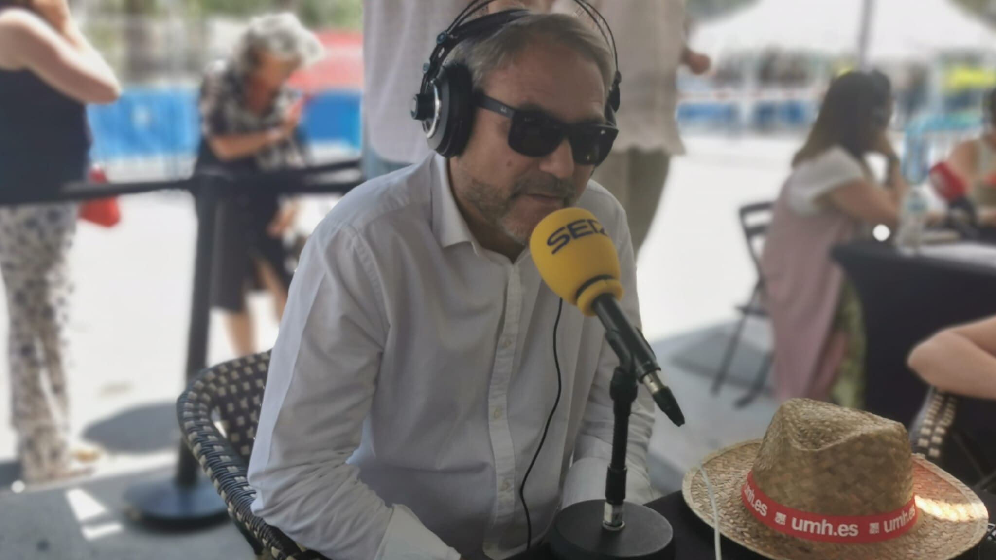 El rector de la UMH durante la entrevista de Hoy por Hoy Alicante en Luceros