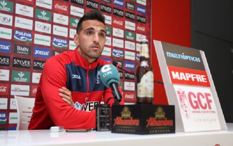 El lateral portugués del Granada CF, Miguel Lopes