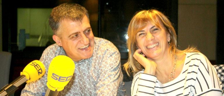 El Gran Wyoming, junto a Gemma Nierga en los estudios de Radio Barcelona.