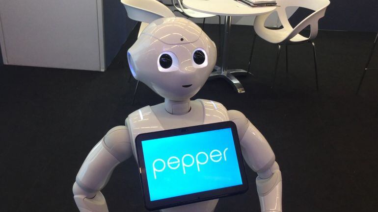 Pepper, el robot humanoide del BBK Zientzia Irekia