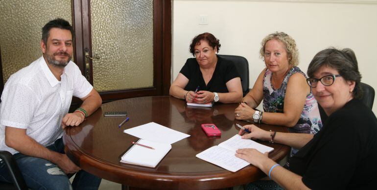 Reunión entre la Federación de Vecinos y el concejal Carlos Galiana