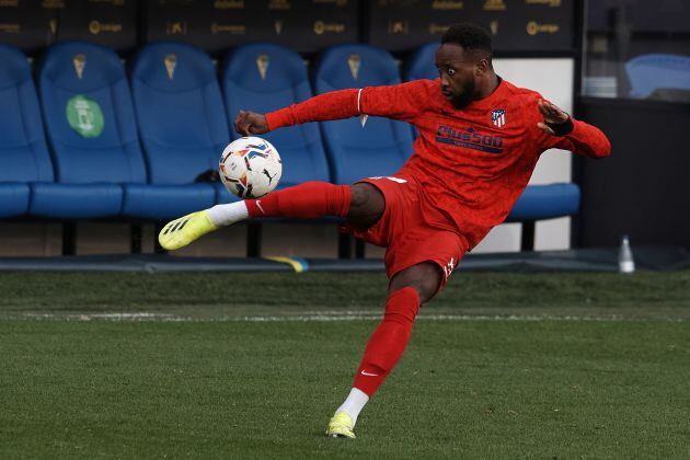 Calentamiento de Moussa Dembélé con el Atlético de Madrid