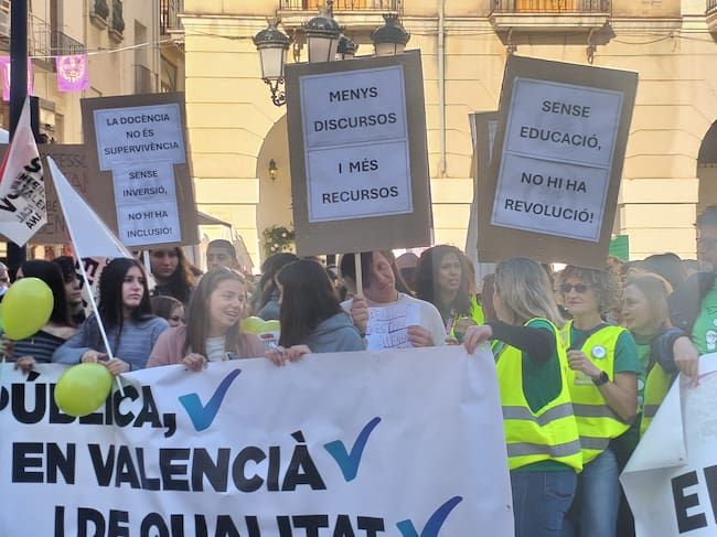 Algunos de los manifestantes esta mañana en Gandia.