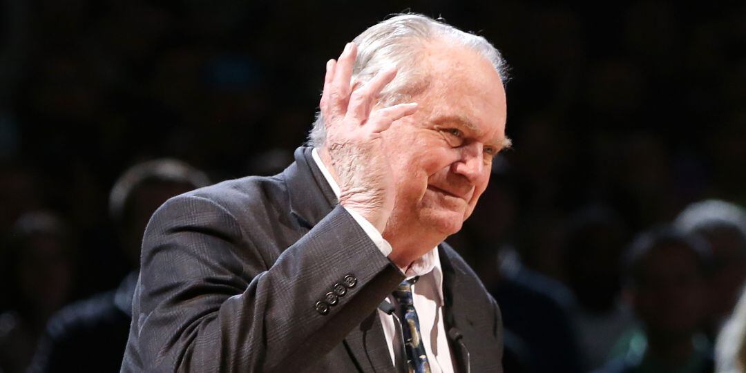 Tom Heinsohn, durante una de sus últimas apariciones en el Boston Garden