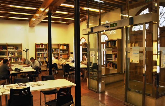 Biblioteca municipal Casa de la Reina en el barrio de El Cabanyal de València