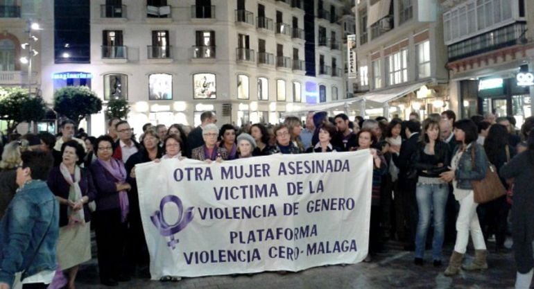 Concentración contra la violencia de género en la Plaza de la Constitución de Málaga