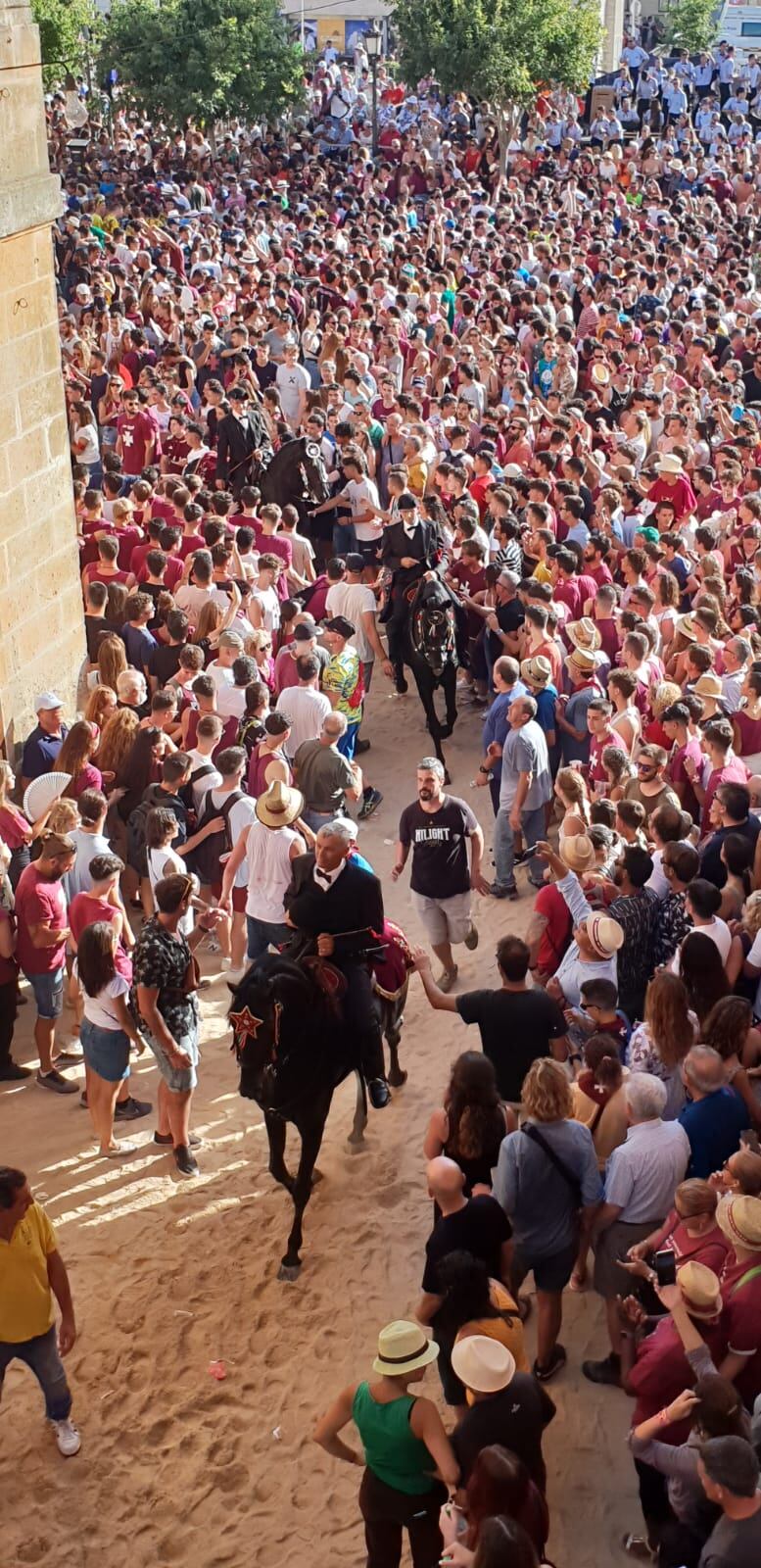 Els cavallers marxaven cap a Sant Joan de Missa després del Caragol des Born.