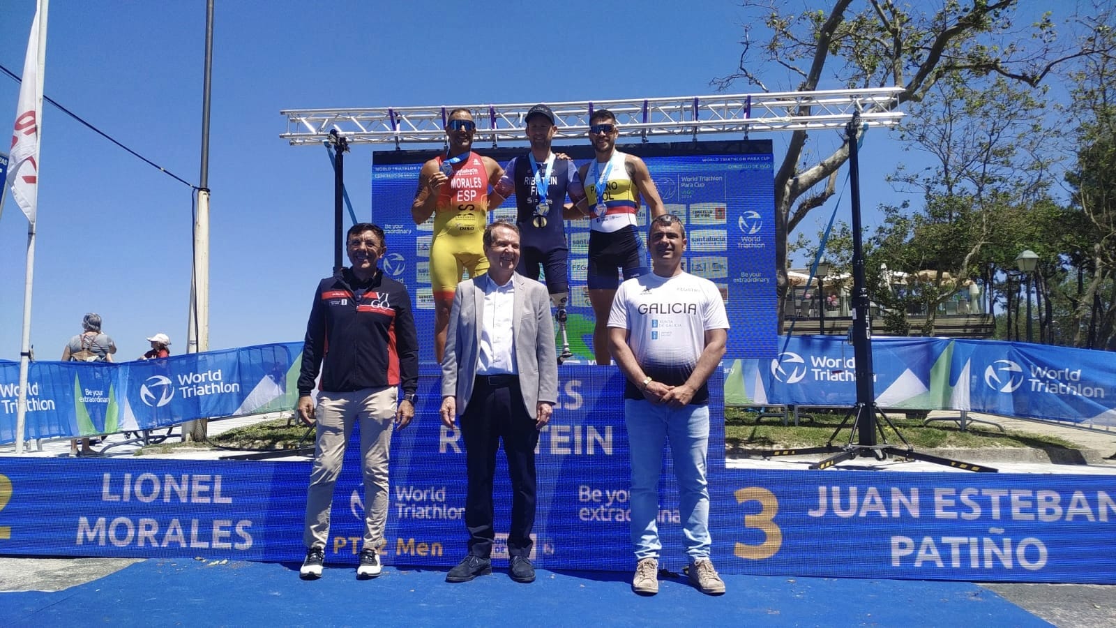 El lanzaroteño Lionel Morales en el segundo cajón del podio, en la prueba de la Copa del Mundo en Vigo.