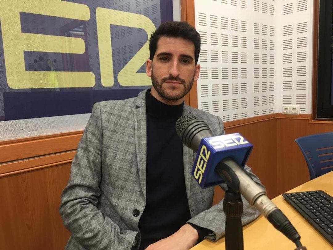 El arquitecto cordobés Raúl Almenara en el estudio de Radio Córdoba Cadena SER