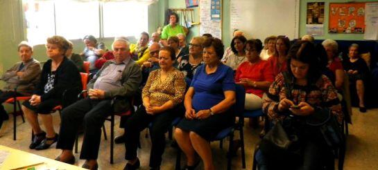 Usuarios, trabajadores, voluntarios y otros ciudadanos en el acto celebrado en la sede de AFAD