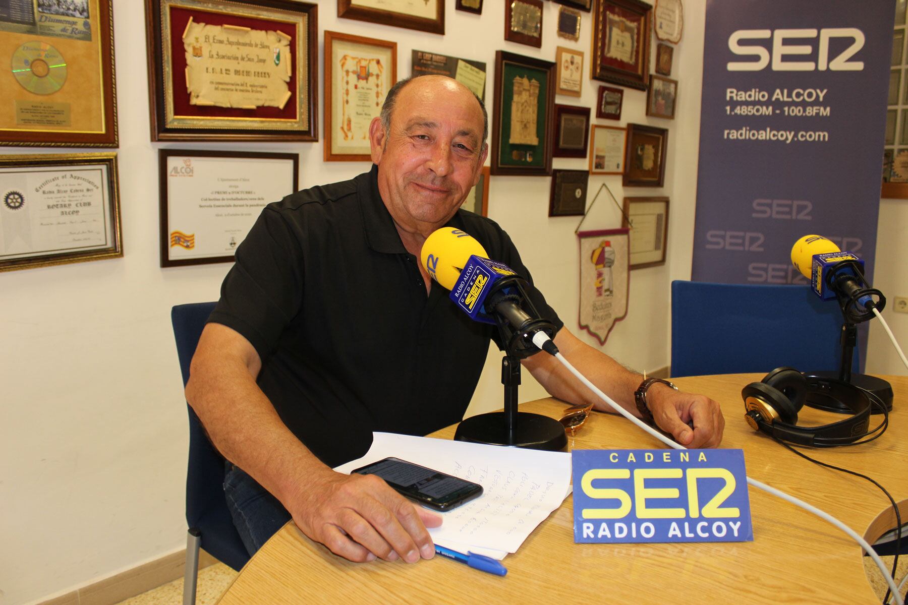 Jaume Pascual, alcalde de L&#039;Alqueria d&#039;Asnar, en l&#039;estudi central de Radio Alcoy