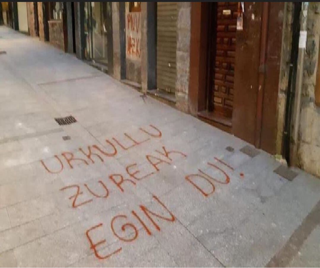 Pintadas contra Urkullu en Hernani