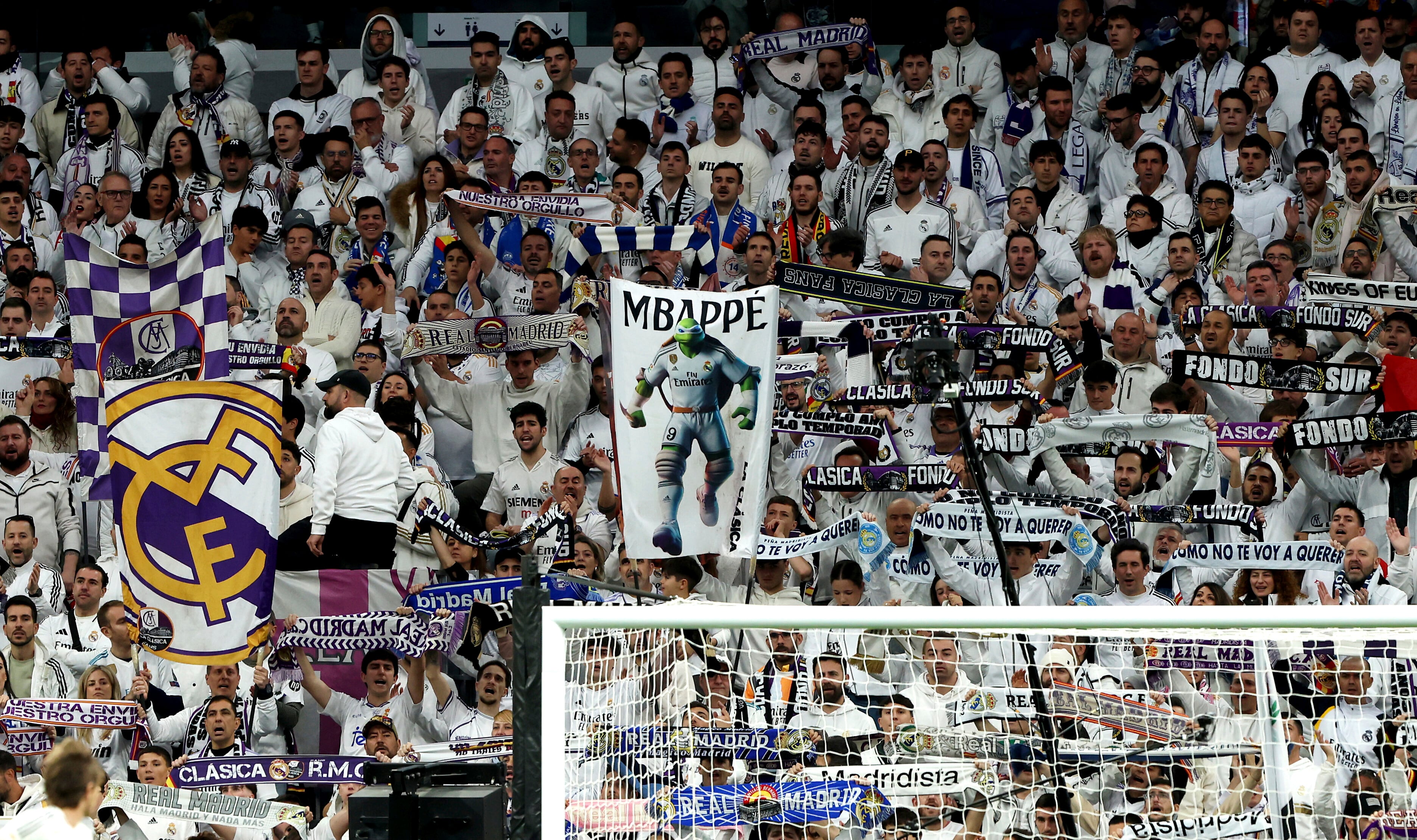 El público del Santiago Bernabéu durante el Real Madrid-Rayo Vallecano