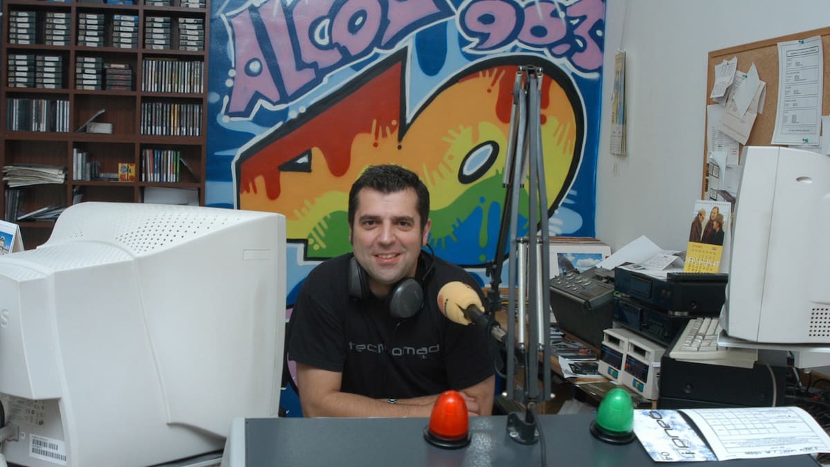 Fallece Rafa Santonja, emblemático locutor de LOS40 Alcoy y Radio Alcoy