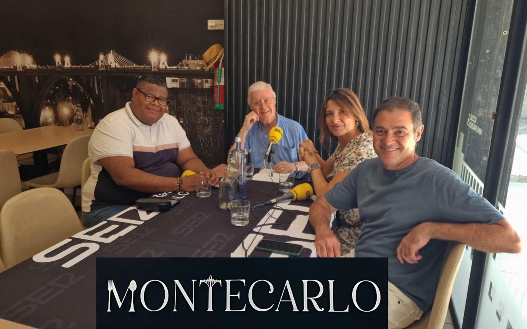 Jesús Fuentes Popa, Paco Aznar, Silvia Sempere y Paco García, en el Salón Montecarlo