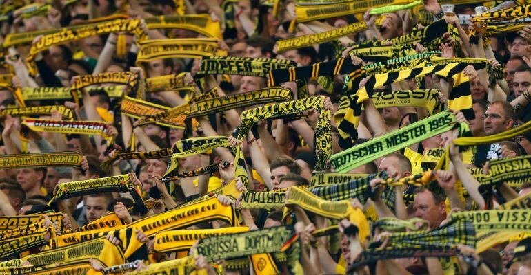 Aficionados del Dortmund, durante un encuentro de su equipo en la Bundesliga