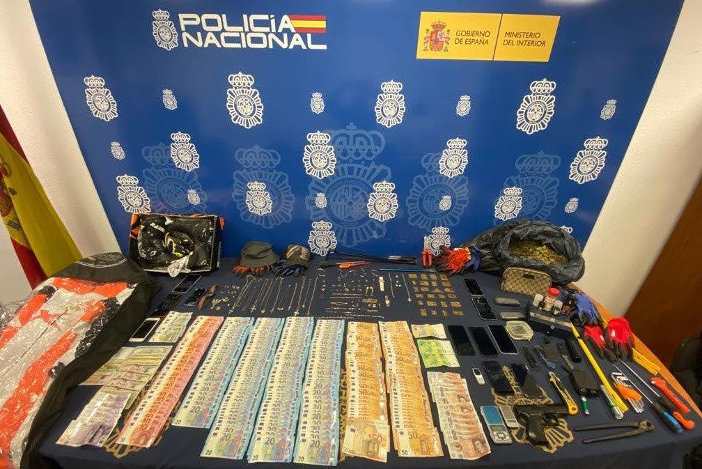 Parte del material incautado por la Policía Nacional