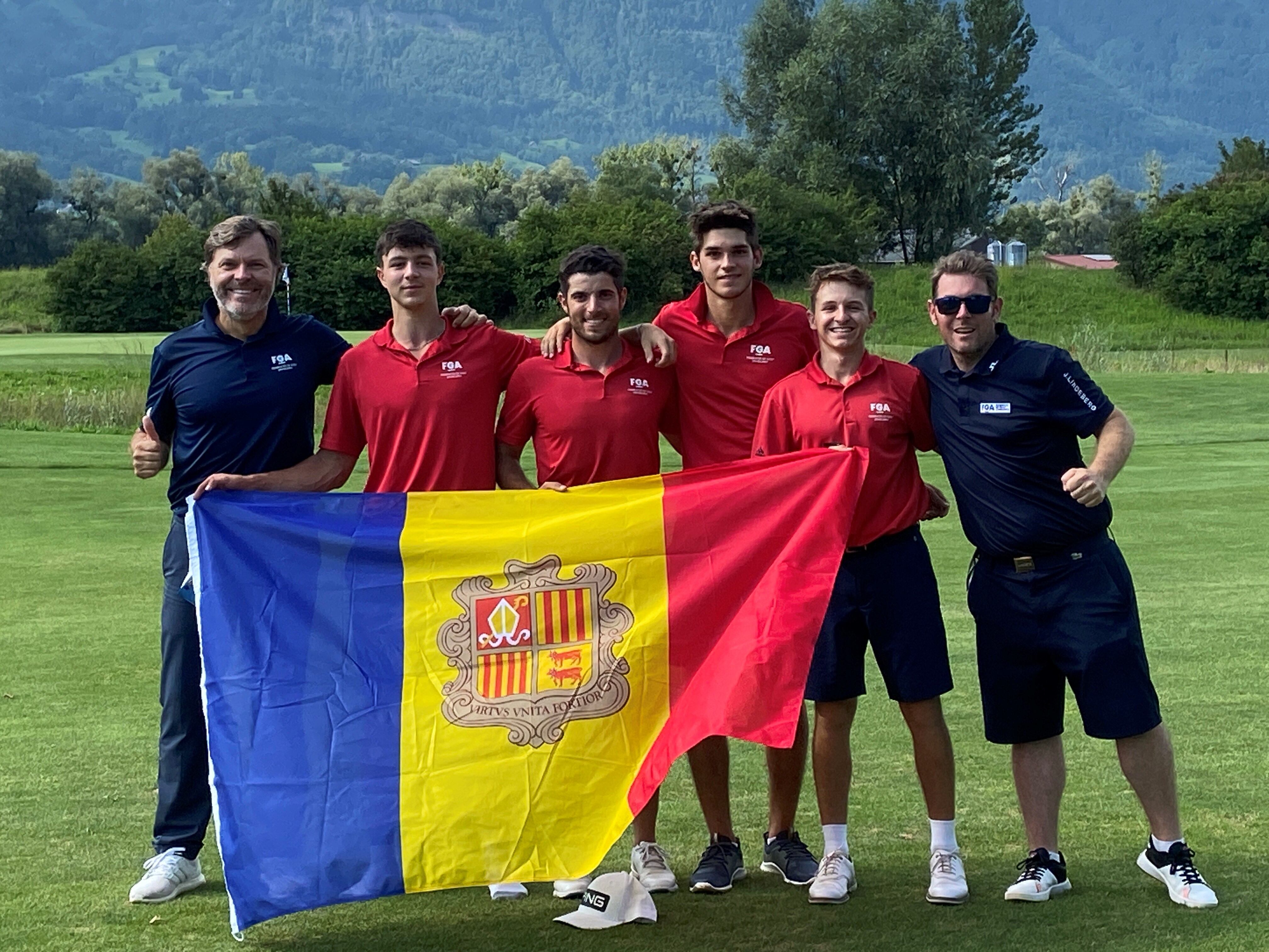 L'equip nacional de golf que ha assolit la medalla de bronze al campionat d'Europa Shield Division per equips.