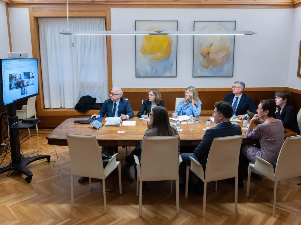 Mar Vaquero, Javier Rincón y Manuel Blasco se reúnen con las principales integradoras porcinas y anuncian un nuevo encuentro técnico la próxima semana. Foto: Fabián Simón