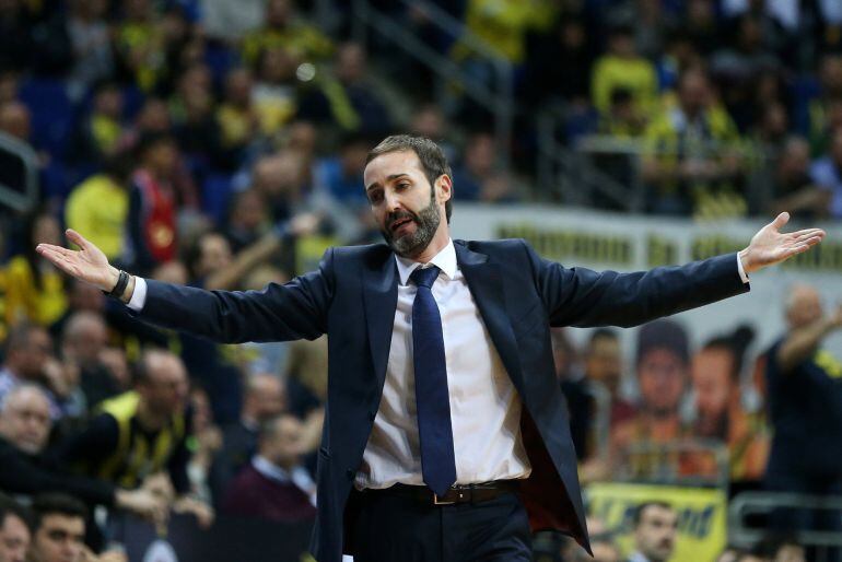 Sito Alonso gesticula durante el partido del día 26 contra el Fenerbahce