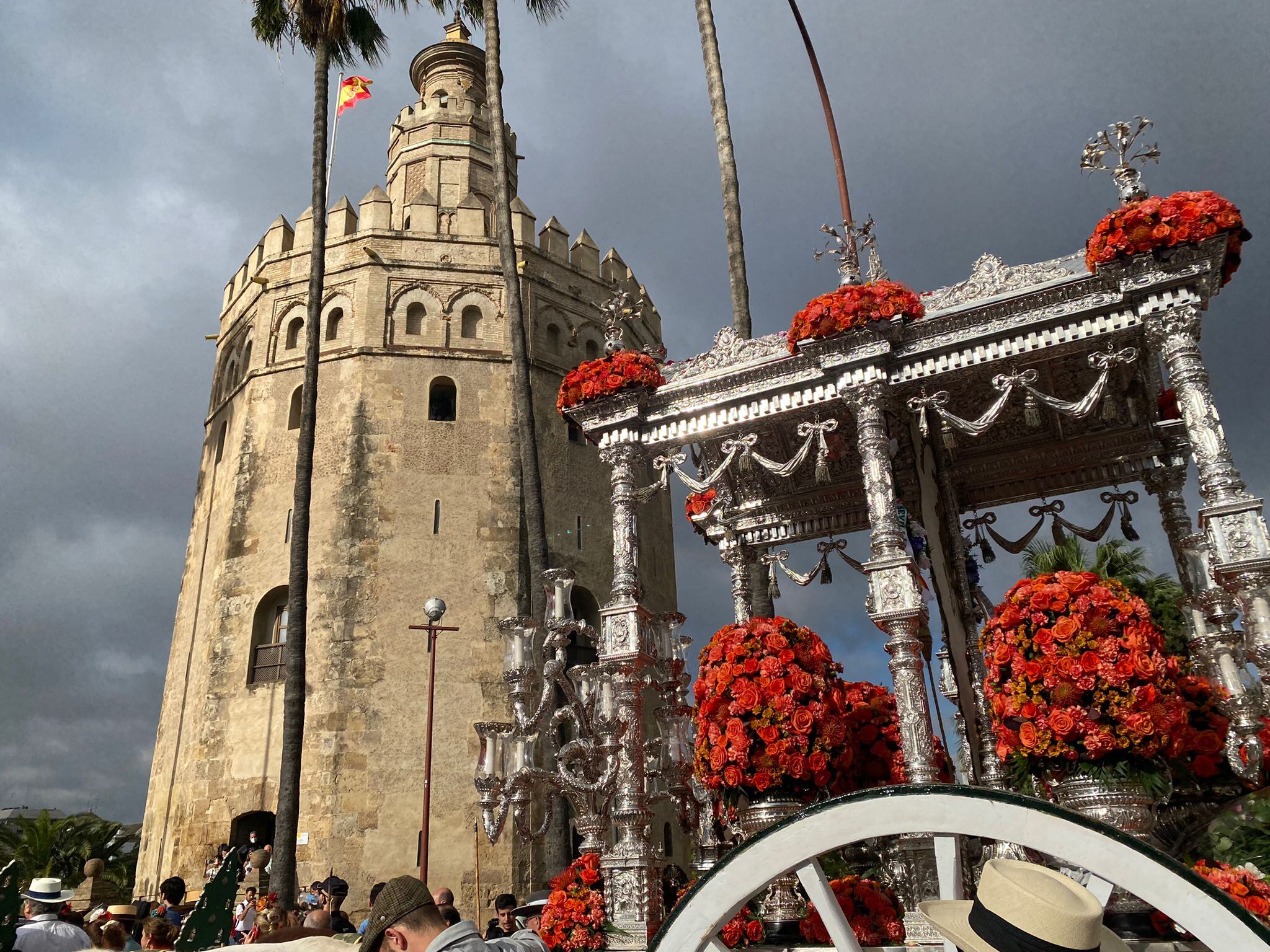 Hermandad del Rocío de Sevilla-El Salvador ante la Torre del Oro