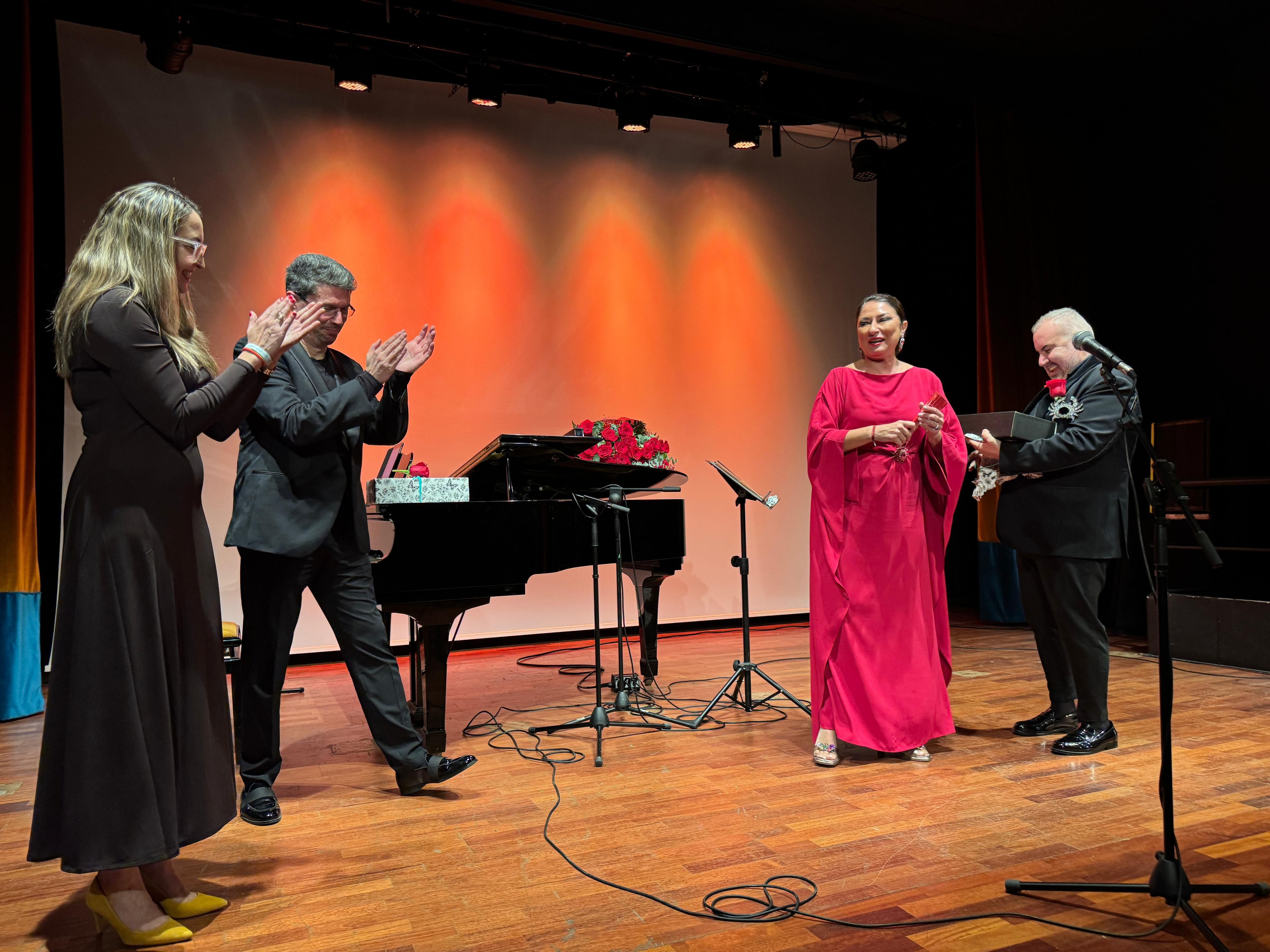 Actuación en Binéfar de Montserrat Martí Caballé