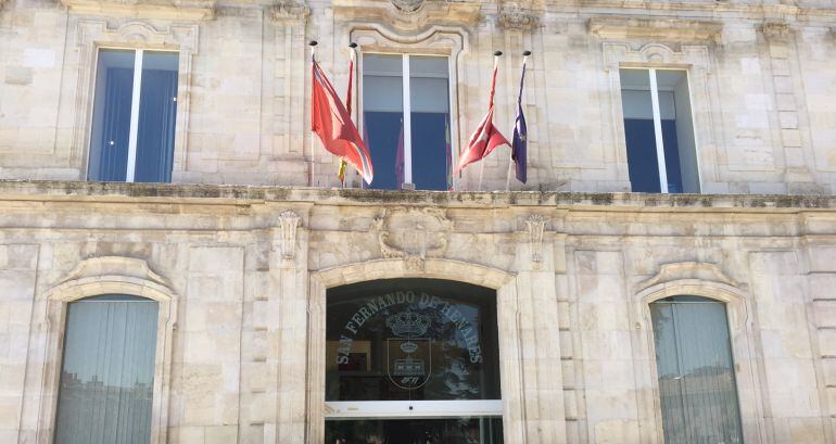 Entrada principal del Ayuntamiento de San Fernando de Henares