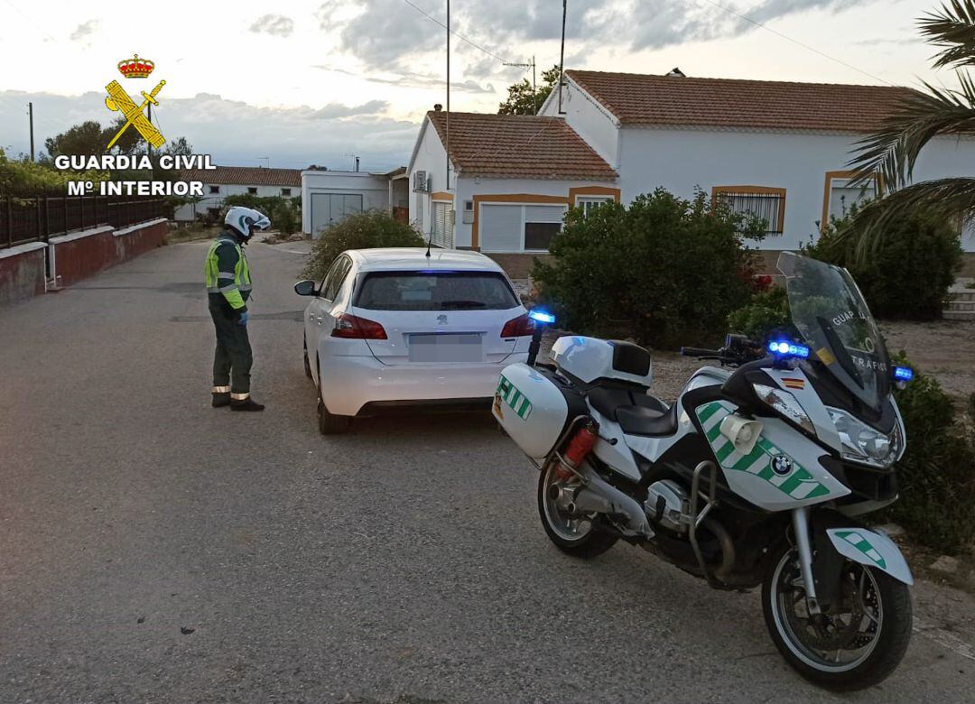 Detenido un conductor que cuadruplicaba la tasa de alcoholemia en la carretera Lorca-Pulpí