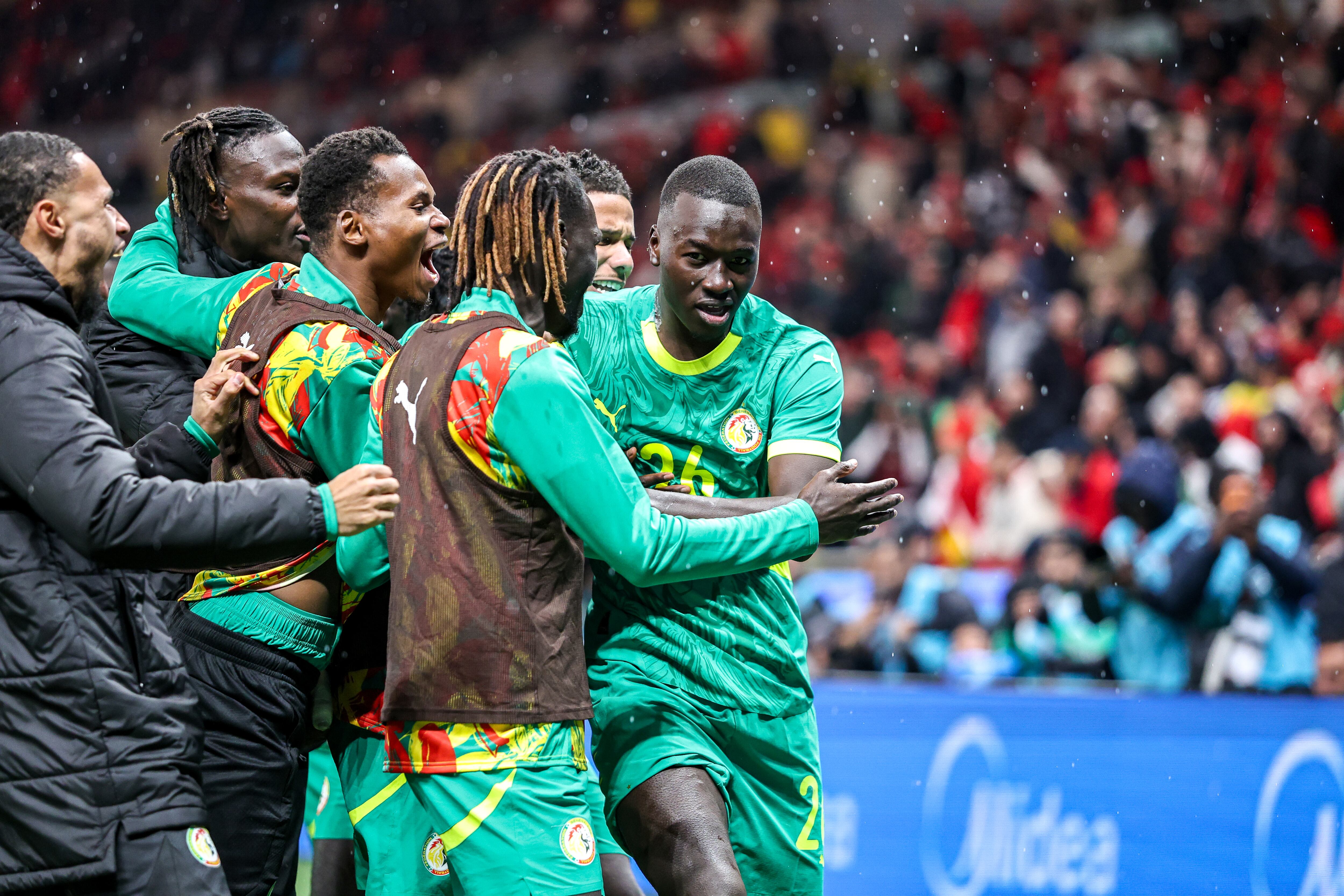 Los jugadores de Senegal protestan durante la final de la Copa África 2025