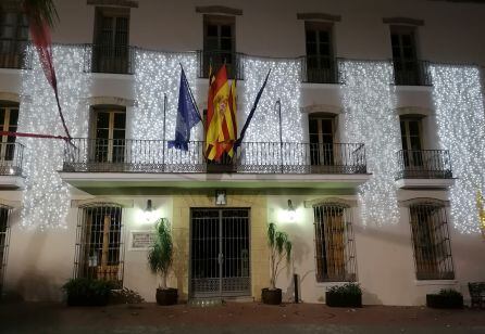 Iluminación de la fachada del ayuntamiento.