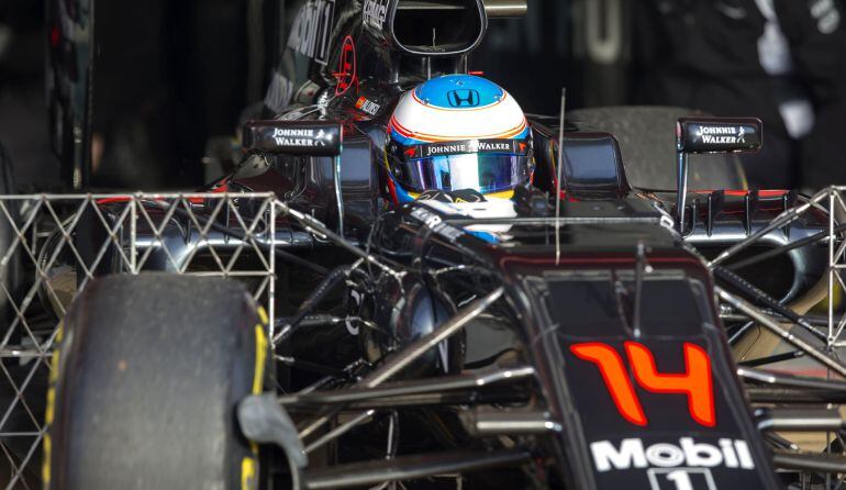 El piloto español de McLaren-Honda Fernando Alonso, en los libres de Montmeló.