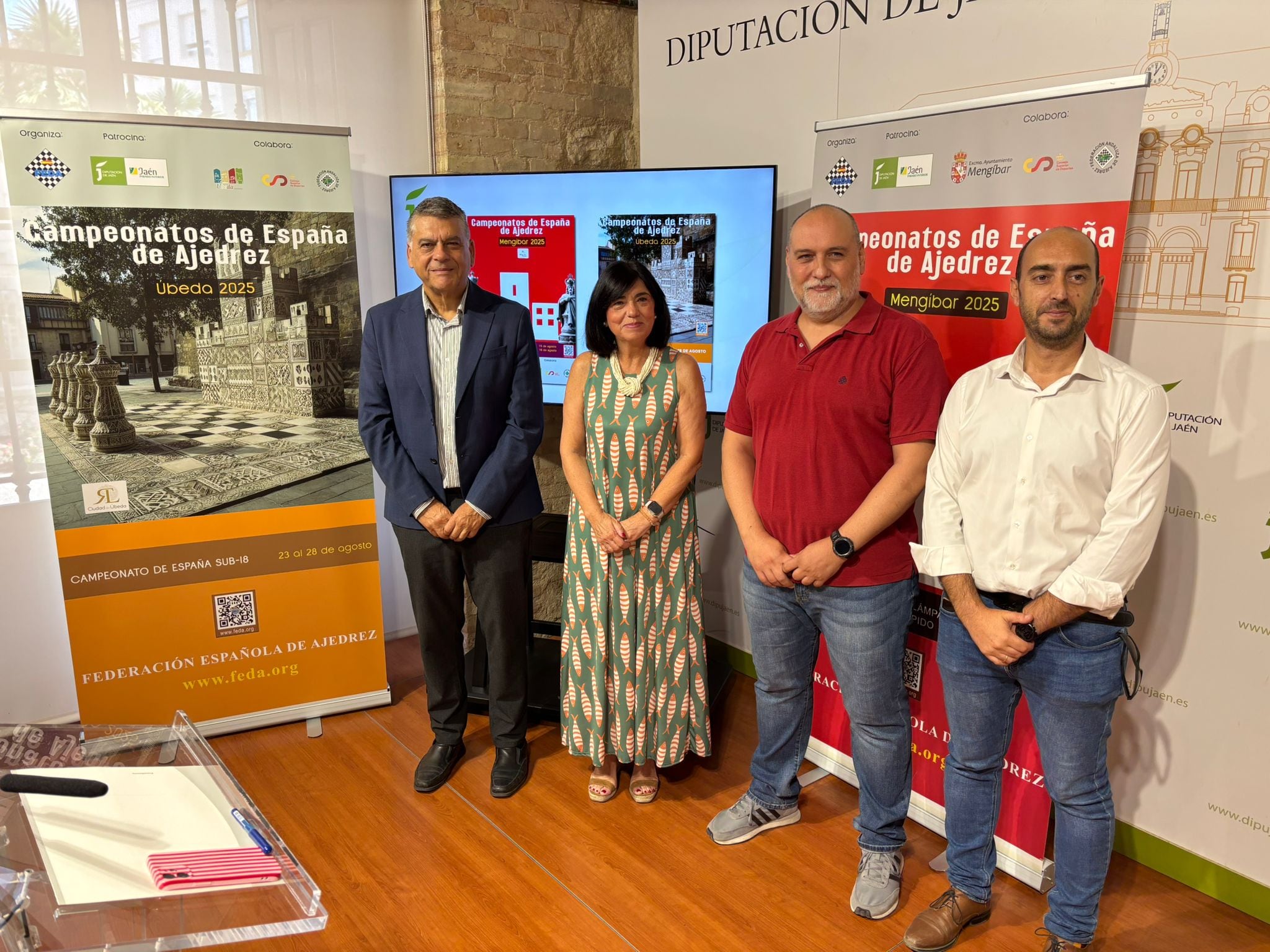 Javier Ochoa, presidente de la Federación Española de Ajedrez; Paqui Medina, vicepresidenta segunda de la Diputación de Jaén; Diego Galindo, concejal Ayuntamiento Mengíbar y Javier Gámez, concejal Ayuntamiento de Úbeda.