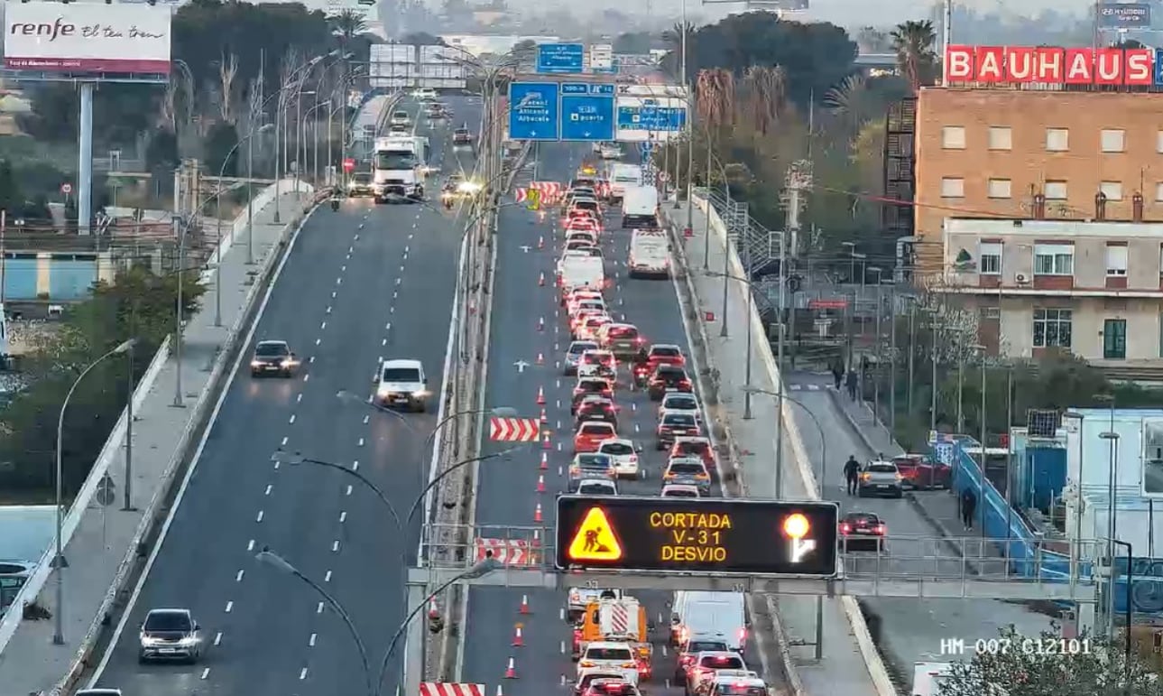 Colas, este miércoles por la mañana, por las obras en la Pista de Silla