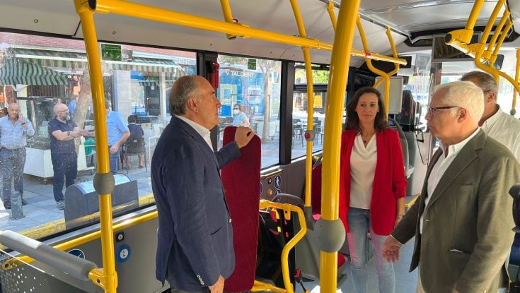 Visita municipal a los autobuses de Algeciras