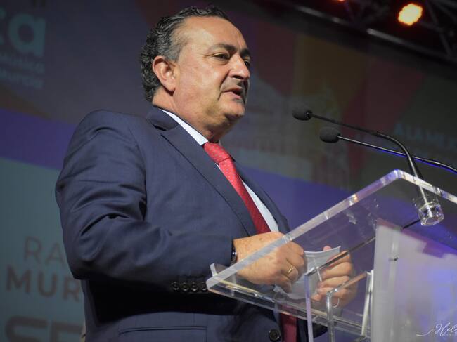 Domingo Camacho, director de la Cadena SER en la Región de Murcia, recogió el premio concedido en los V Premios de la Música