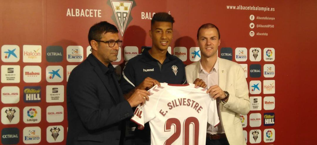 Eddy Silvestre durante su presentación el el Carlos Belmonte