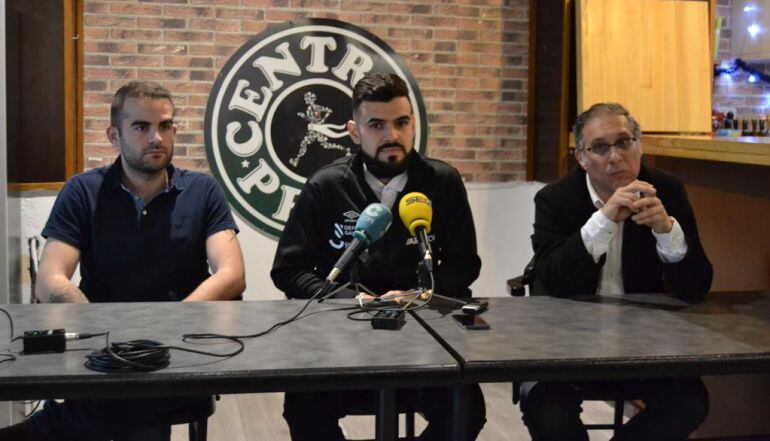 Martín Villamil,Thiago Soares y Ramón García en la rueda de prensa de  esta mañana