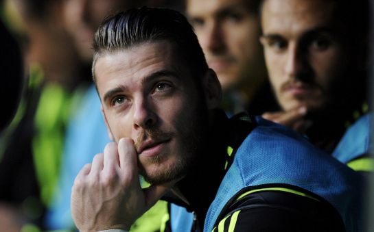 Spain&#039;s goalkeeper David De Gea sits on the bench before the start of their Euro 2016 qualification soccer match against Slovakia at Carlos Tartiere stadium in Oviedo, Spain, September 5, 2015. REUTERS/Eloy Alonso