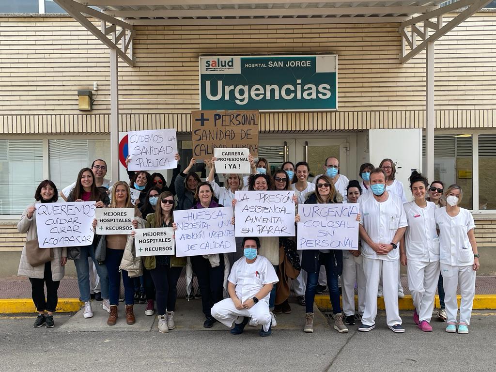 Personal de urgencias, protestando por sus condiciones