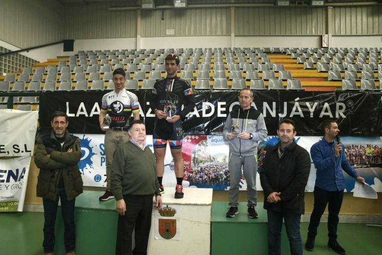 El podio final instalado en el ayuntamiento de Huércal.