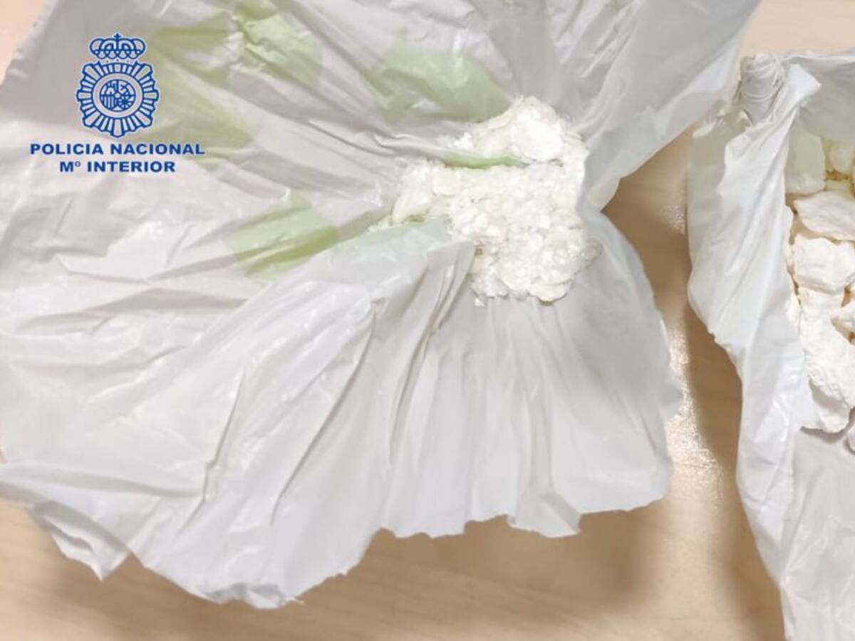 Detenidos dos hombres sorprendidos con metanfetamina y cocaína en Playa d'en Bossa