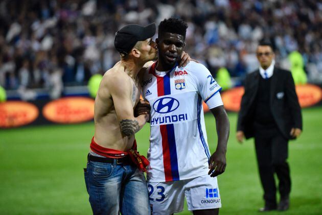 Umtiti al final de la temporada con el Lyon en 2016