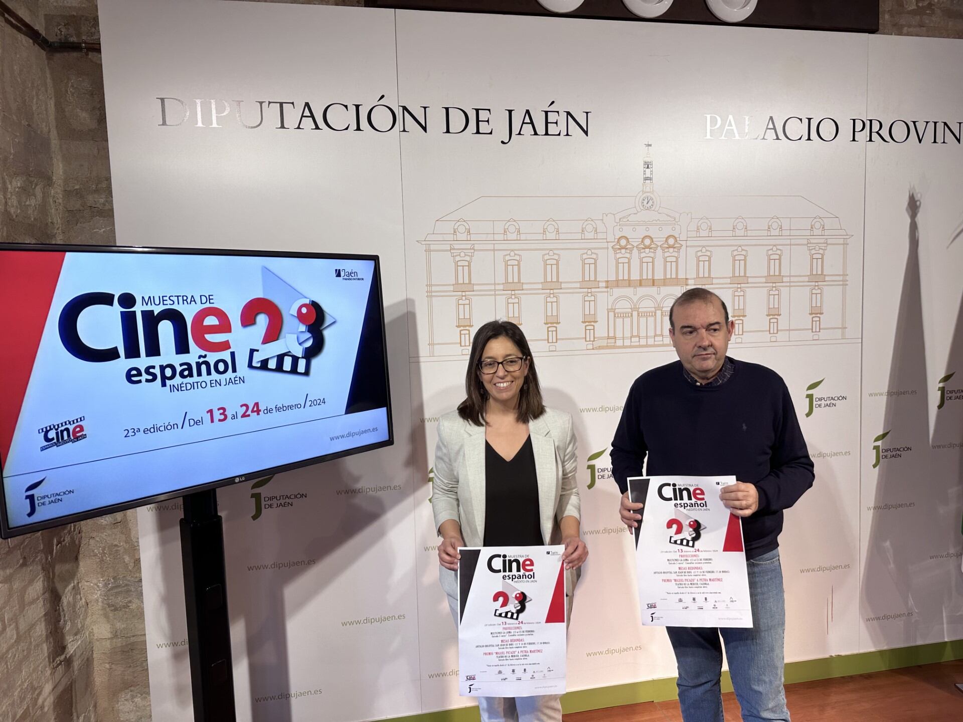 África Colomo y Enrique Iznaola presentan la Muestra de Cine Español Inédito.