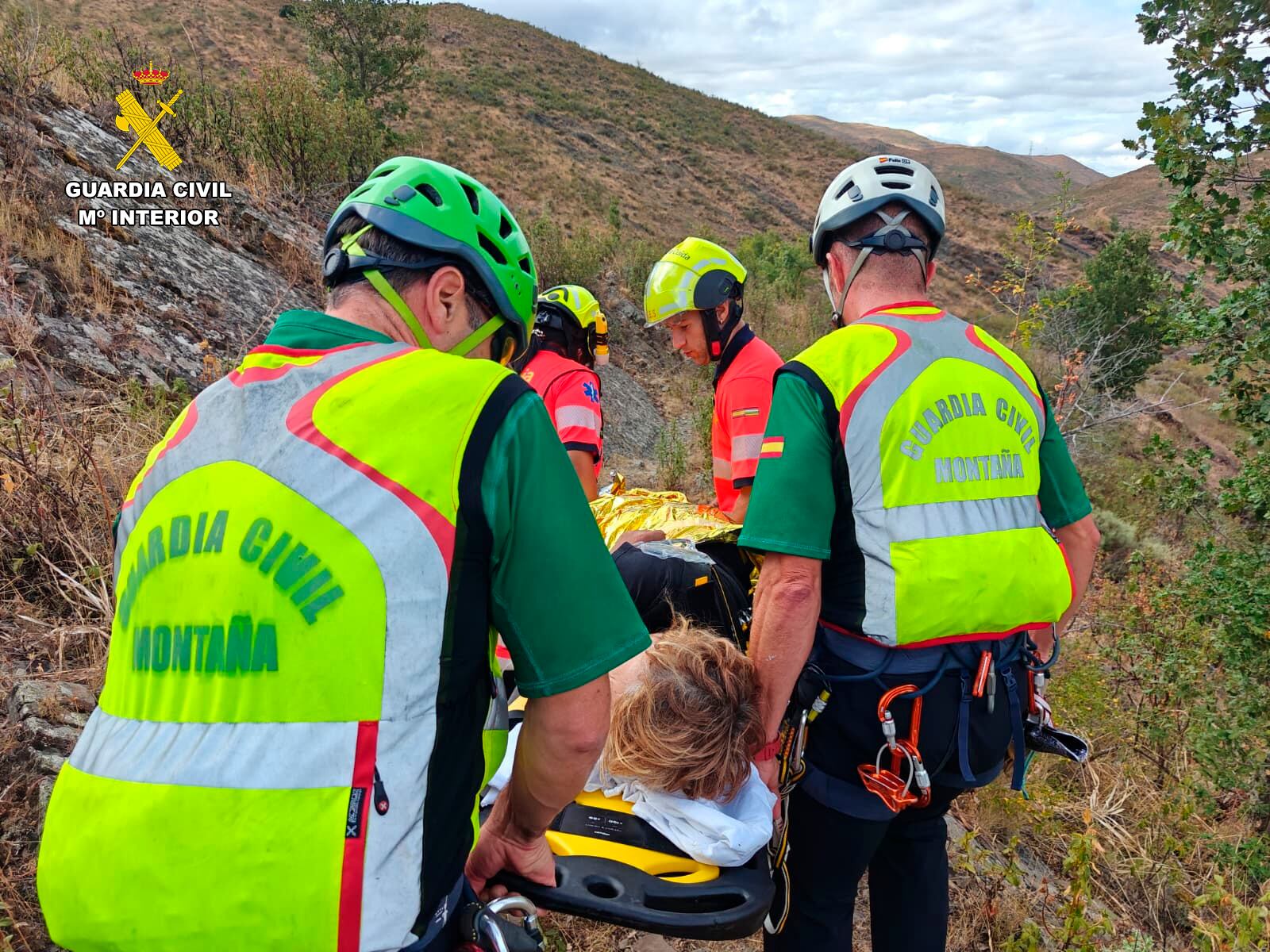 La Guardia Civil ha rescatado a una mujer que ha sufrido un accidente en el monte en Robres del Castillo (La Rioja).