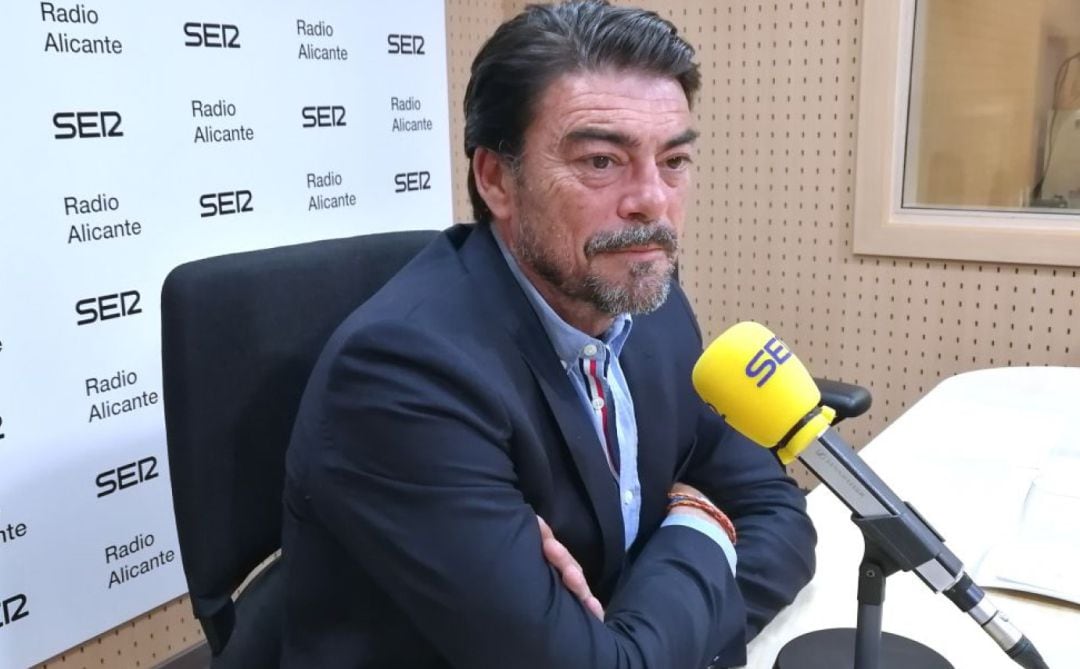 Luis Barcala, en los estudios de Radio Alicante