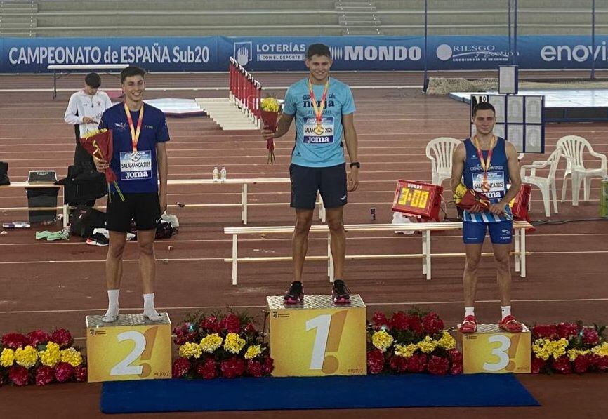 Angel de la Torre en el pódium