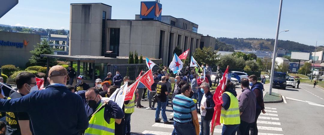 Concentración de los trabajadores de Naturgy