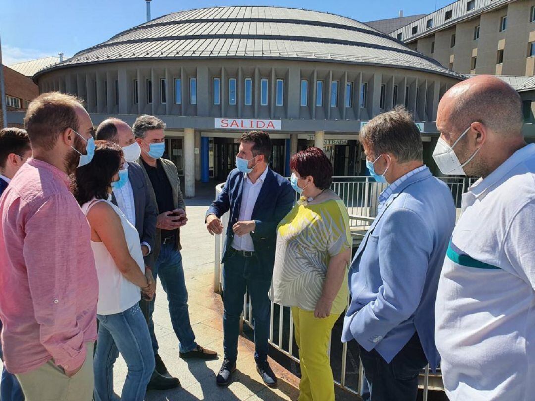 El secretario general del PSOE CyL, Luis Tudanca, en su visita a Segovia con miembros del PSOE Segovia.