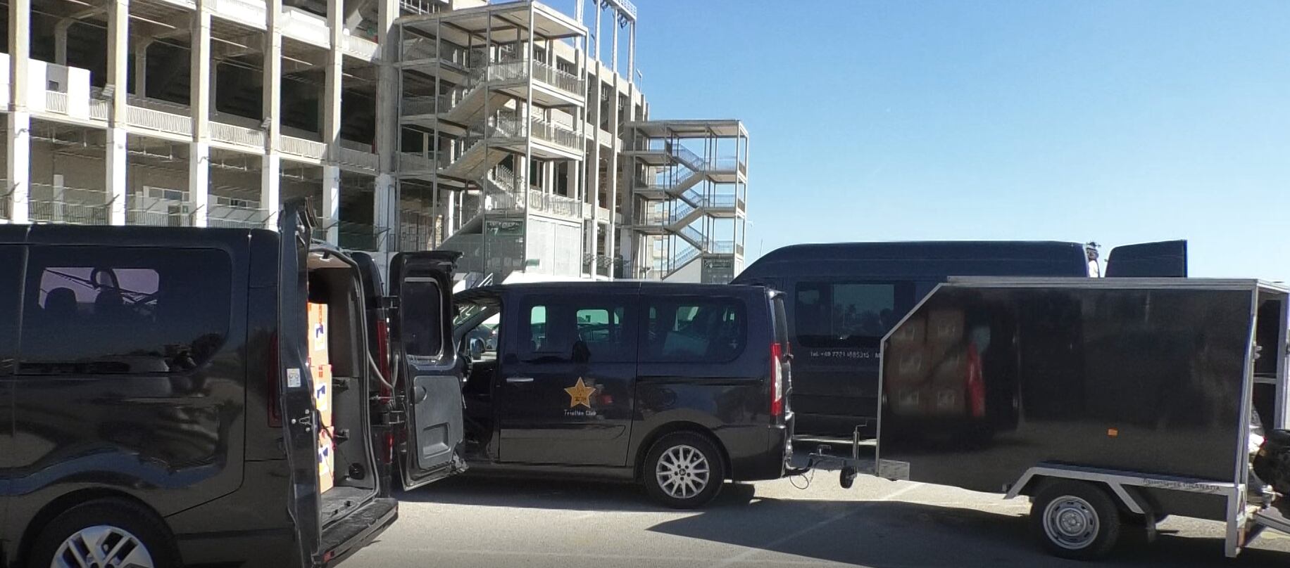 Furgonetas que salen desde Elche hacia la frontera entre Polonia y Ucrania