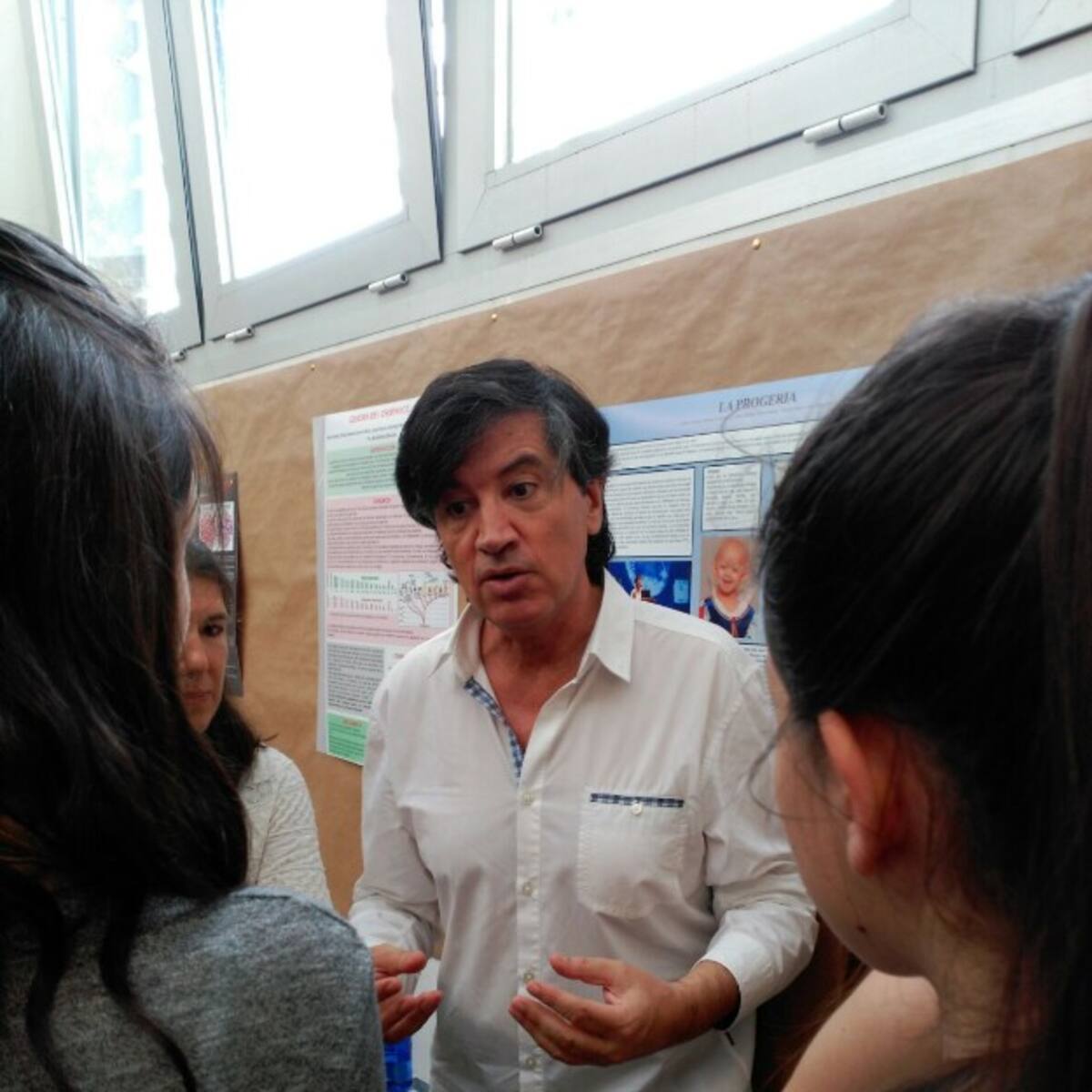 López Otín recibe el apoyo de la Universidad de Zaragoza ante la retirada del premio Nature